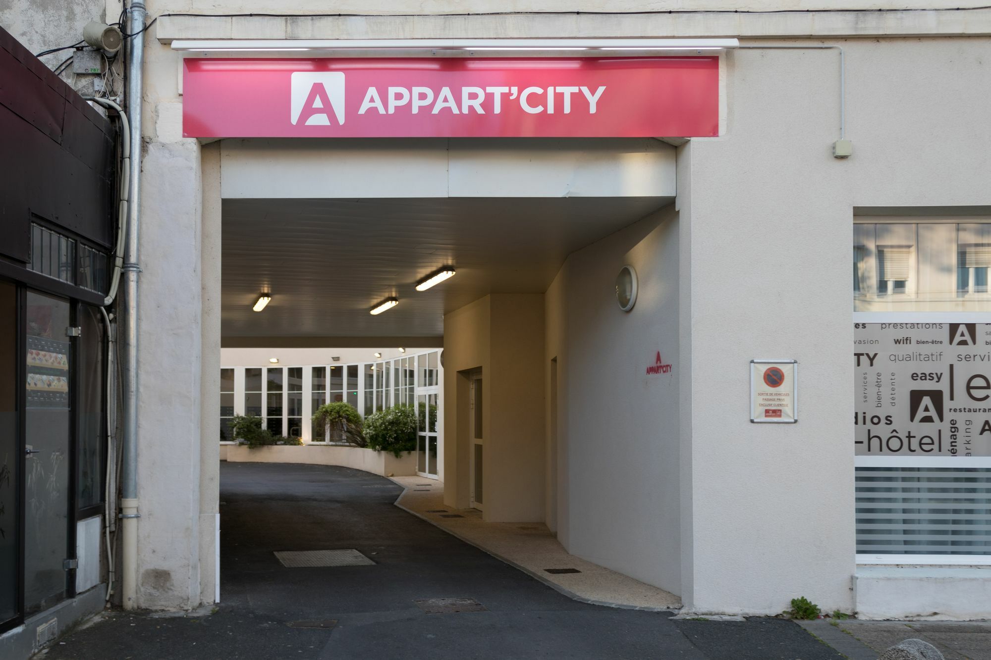 Appart'City Confort Niort Centre Aparthotel Exterior photo